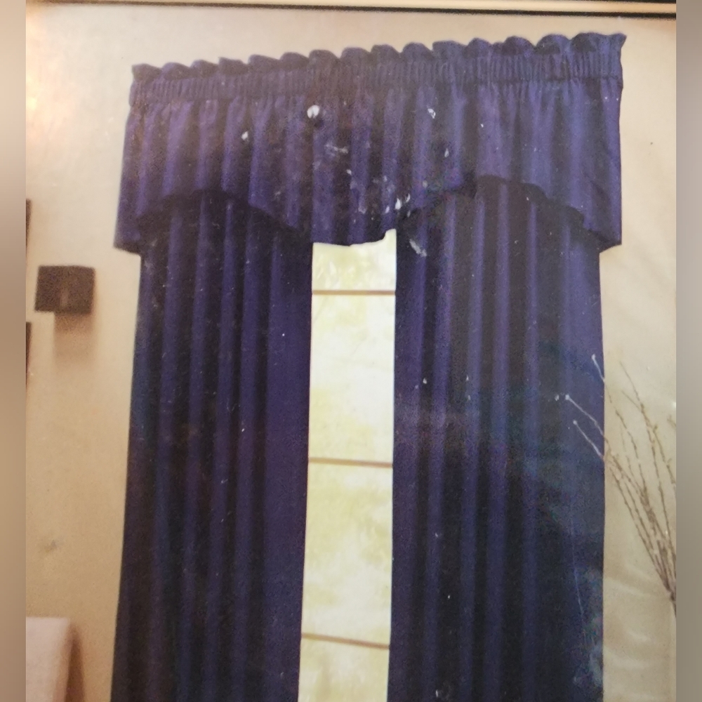 Royale Scalloped Valance from Bed Bath & Beyond